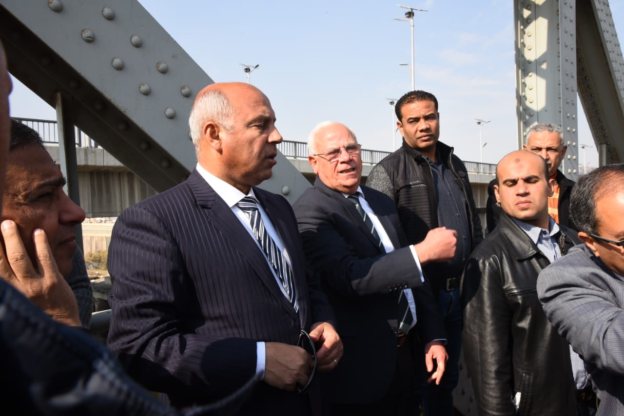 وزير النقل ومحافظ بورسعيد يتابعان سير العمل  بكوبري أشتوم الجميل ويوجه بنظام رصف جديد لمواجهةالعوامل الجوية (1)